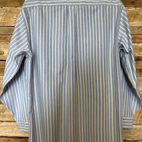 Men’s LL Bean wrinkle resistant button down - Picture 4 of 4